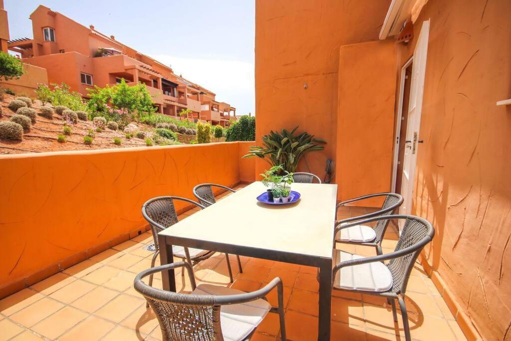 Lovely 2 Bedroom Near Golf Lagos Elviria Lägenhet